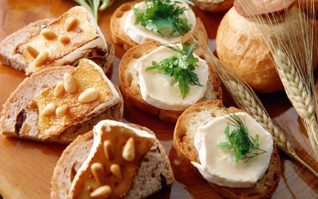 Une idée d'apéritif pour votre prochaine soirée : des crackers au fromage frais et aux canneberges