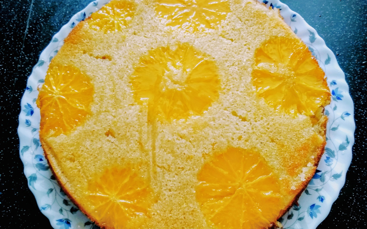 Simple, sans sucre et avec peu d'ingrédients : comment préparer un gâteau léger à l'avoine et à l'orange dans un mixeur