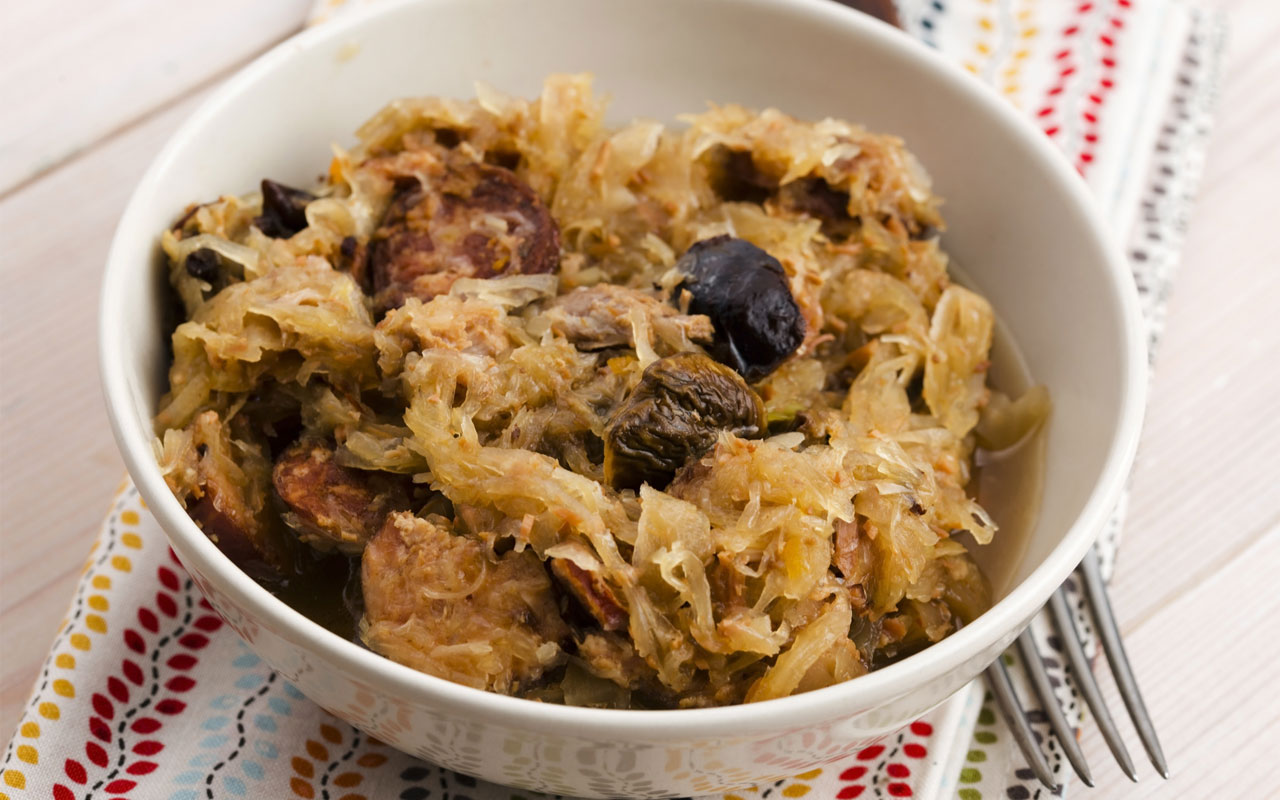 Ajoutez un ingrédient secret au bigos et votre famille léchera le plat jusqu'à la dernière miette. Une seule cuillère suffit.