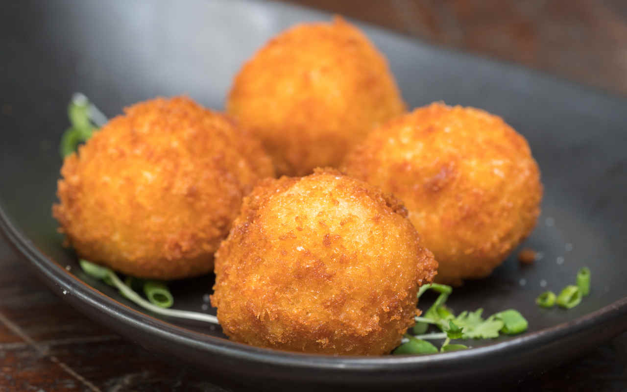 Peu de gens savent comment préparer des croquettes parfaites dans une friteuse à air chaud et les cuire en moins de 15 minutes.