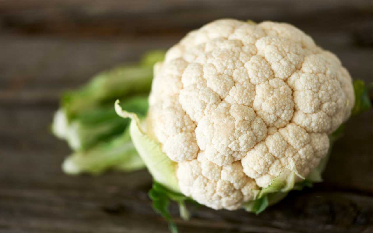 Ajoutez-en un peu dans l'eau lorsque vous faites cuire du chou-fleur. Il conservera sa couleur blanche et ne dégagera pas d'odeur désagréable dans la maison.