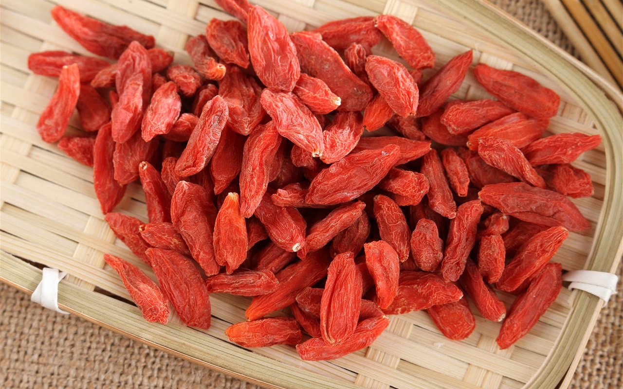 Même si nous avons tendance à les éviter dans les magasins, il est recommandé d'en consommer une cuillère à soupe par jour. Elles contribuent à améliorer la vue, à contrôler le taux de sucre dans le sang et la pression artérielle.