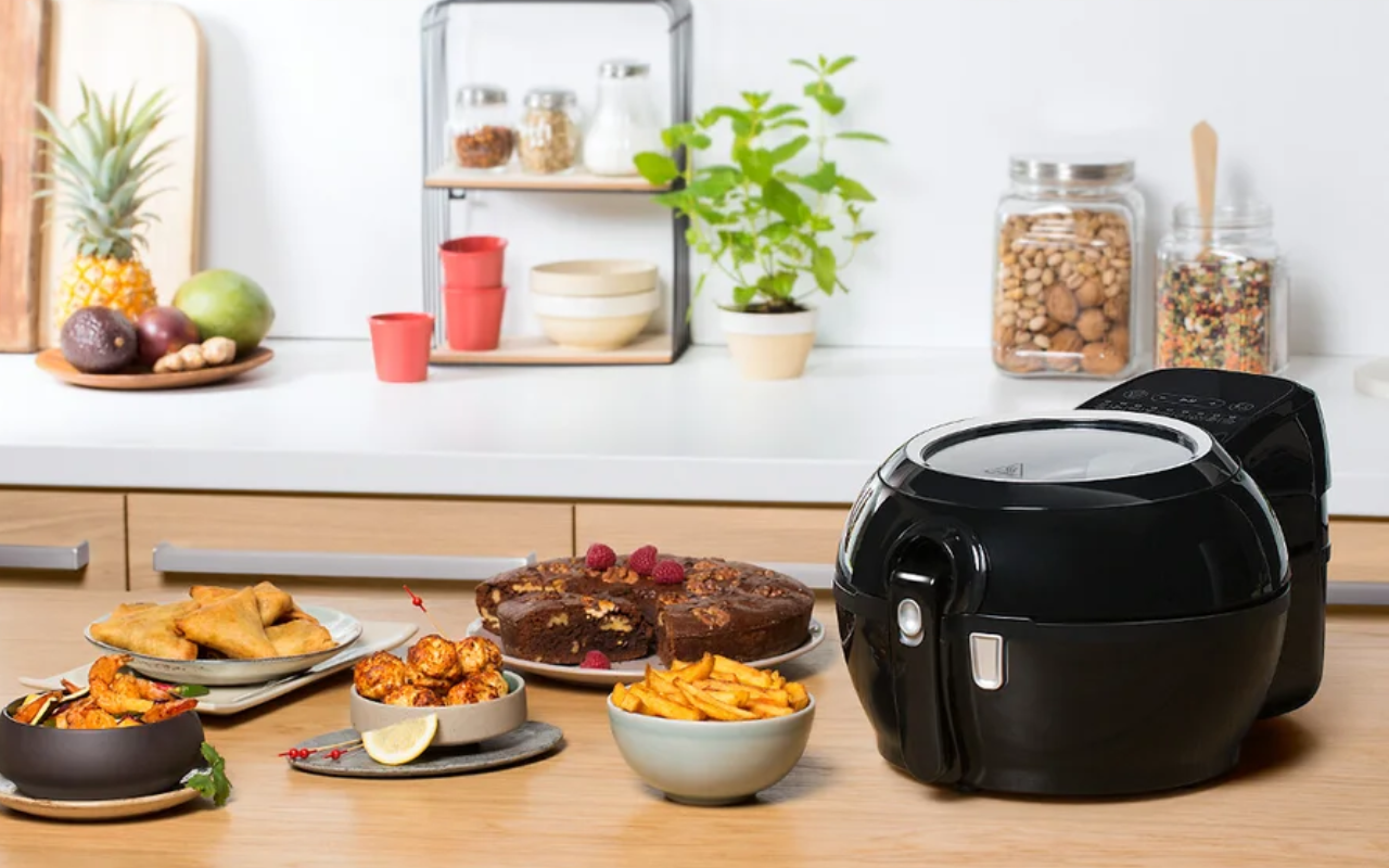 Ni papier d'aluminium, ni moule : c'est le meilleur récipient pour cuisiner dans une friteuse à air chaud.