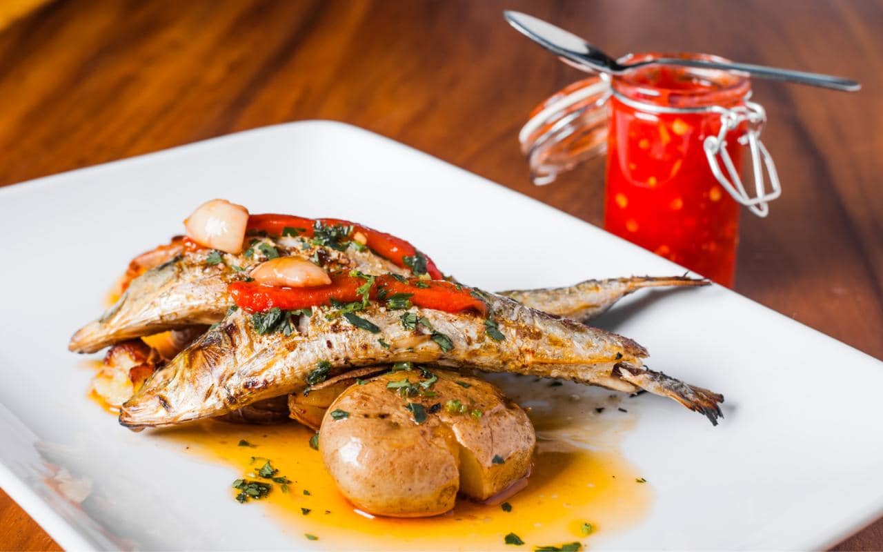 Un dîner avec une boîte de sardines, c'est ma recette d'automne préférée. Ça a l'air compliqué, mais c'est aussi simple et rapide à préparer qu'une omelette.