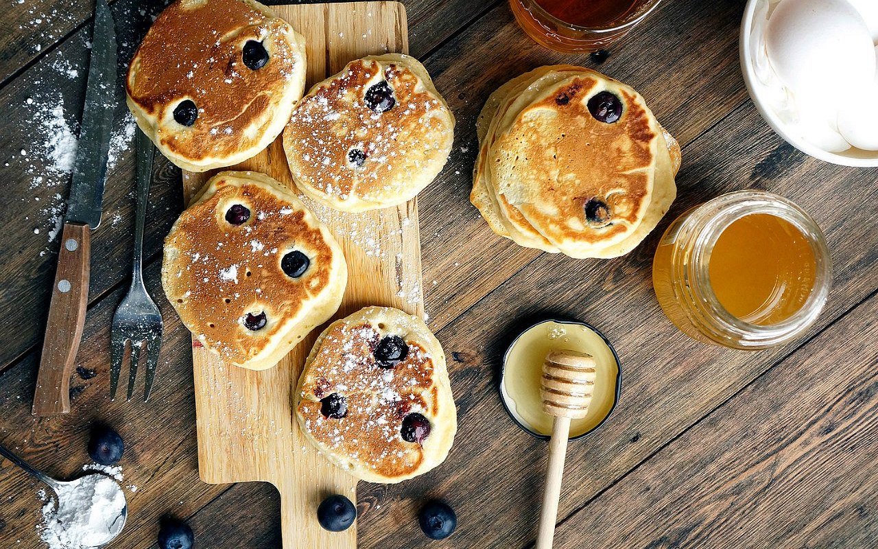 Pour le petit-déjeuner ou le goûter : la recette des véritables crêpes françaises, que vous préparerez en quelques minutes seulement.