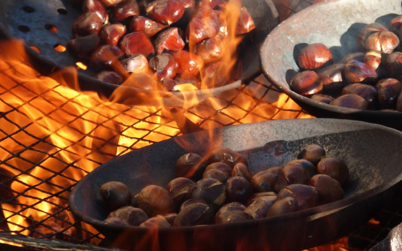 De la cuisson traditionnelle à la cuisson à l'air libre : comment déguster les châtaignes cet automne
