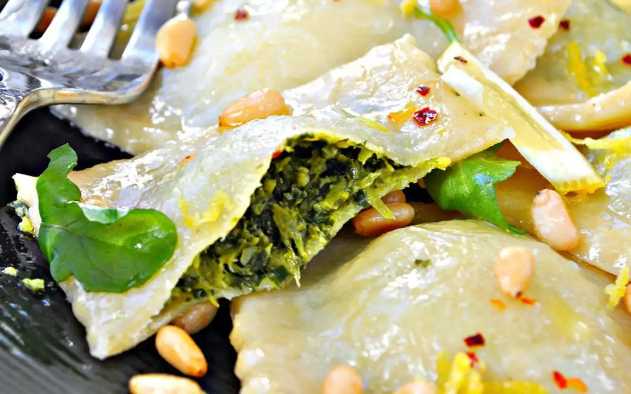 Ragoût de raviolis farcis aux légumes-racines et au fromage crémeux