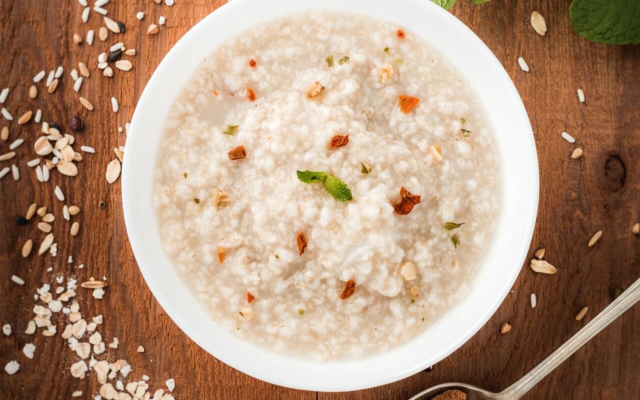 Cette bouillie d'avoine nocturne est idéale pour la saison froide.