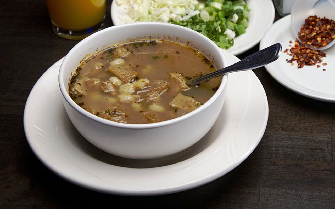 En France, ma grand-mère le préparait plus souvent que la soupe au poulet ou le rassolnik. Il renforce les articulations et adoucit la peau.