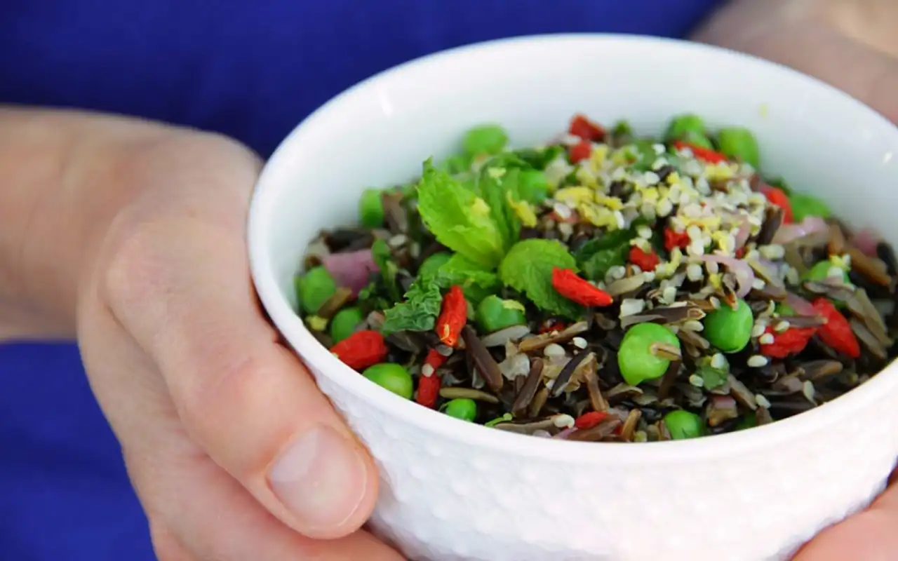 Même si nous avons tendance à les éviter dans les magasins, il est recommandé d'en consommer une cuillère à soupe par jour. Elles contribuent à améliorer la vue, à contrôler le taux de sucre dans le sang et la pression artérielle.