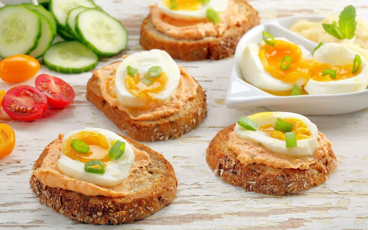 Prenez une boîte de sprats et un œuf. Cette tartinade rapide à préparer est bonne pour la santé des os et du cerveau.