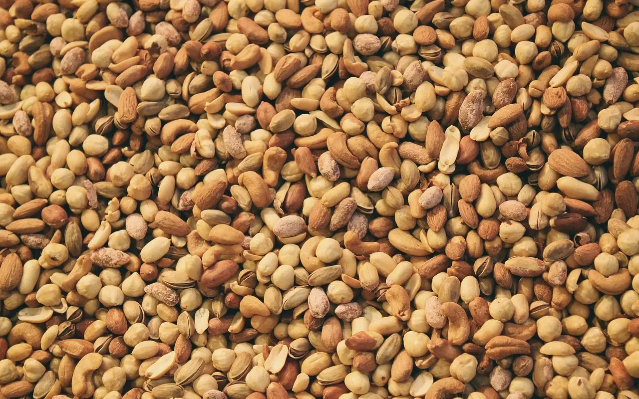 Conseils pour des cacahuètes croustillantes : comment les faire frire correctement pour qu'elles ne brûlent pas