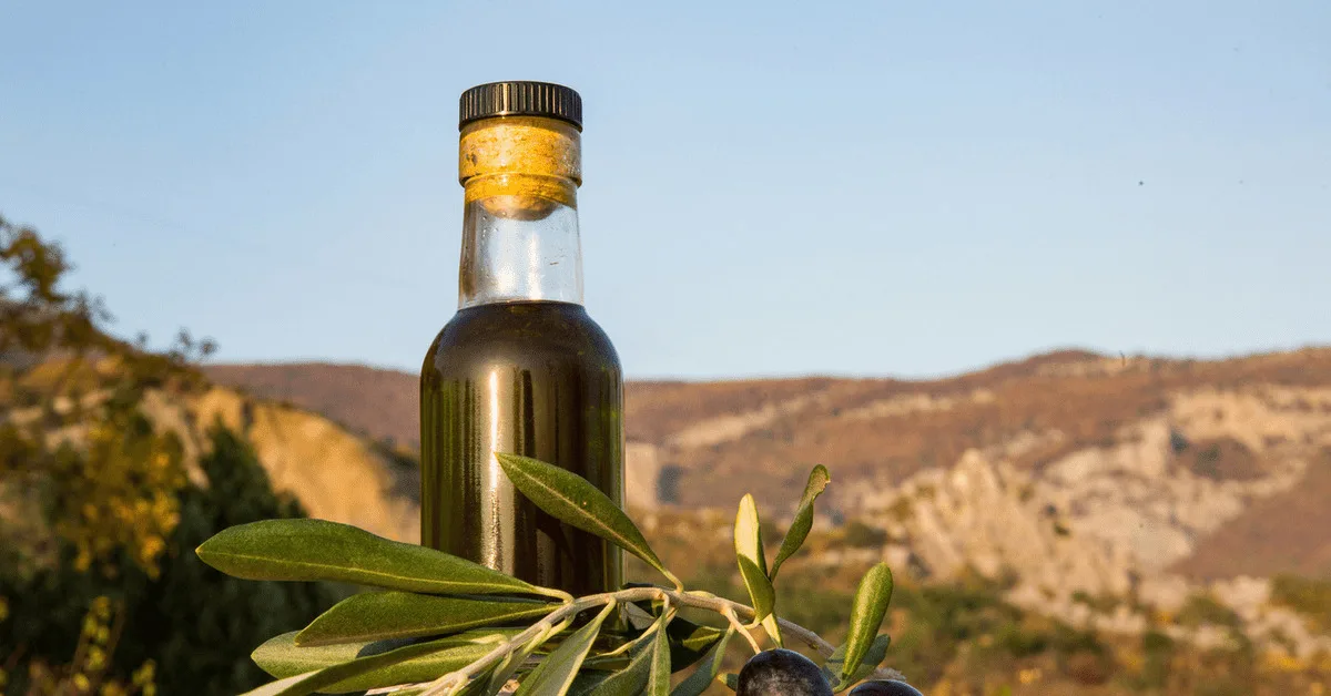 La mode de l'huile verte non filtrée : qu'est-ce que c'est et comment tirer le meilleur parti de cet or liquide