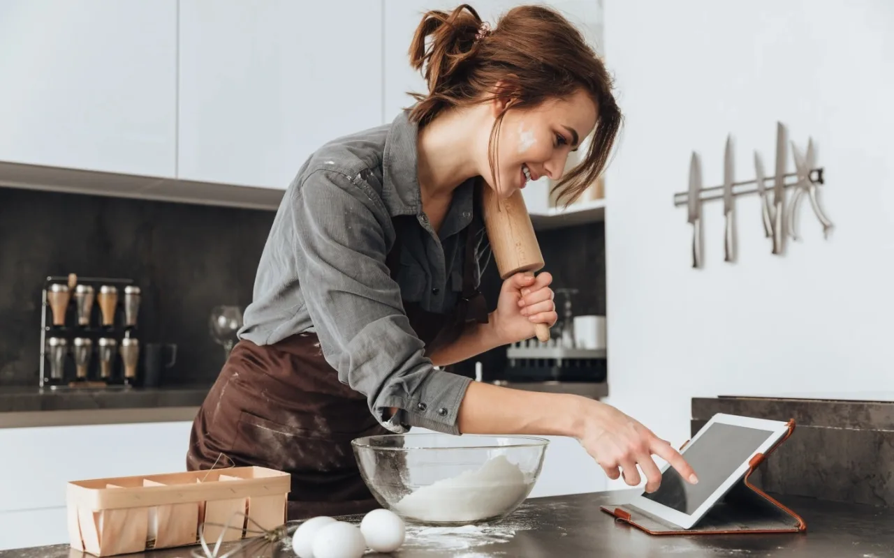 Astuces professionnelles françaises pour garder l'air pur après avoir cuisiné, sans désodorisants ni produits chimiques