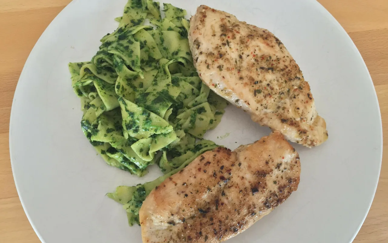 Lanières de poulet à la sauce crémeuse aux choux de Bruxelles : le plat idéal pour l'automne