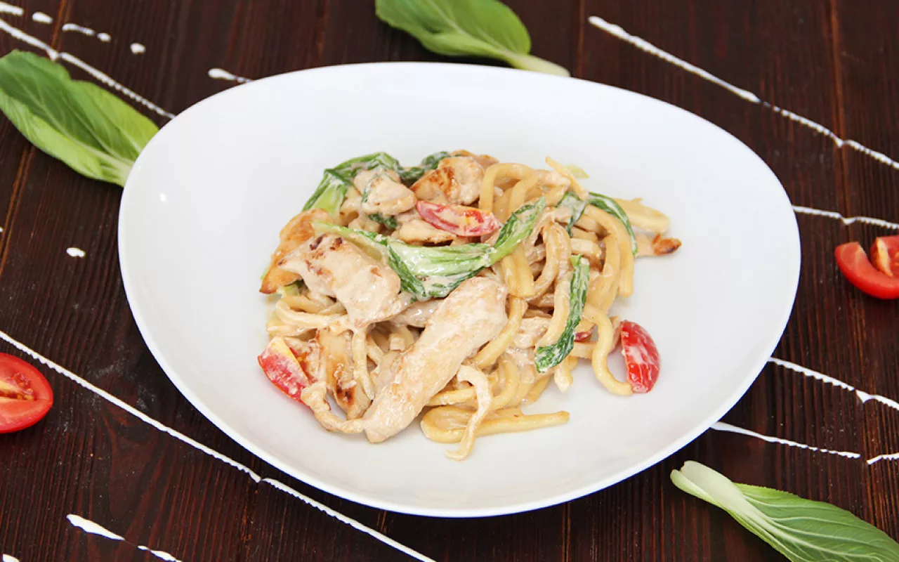 Lanières de poulet à la sauce crémeuse aux choux de Bruxelles : le plat idéal pour l'automne
