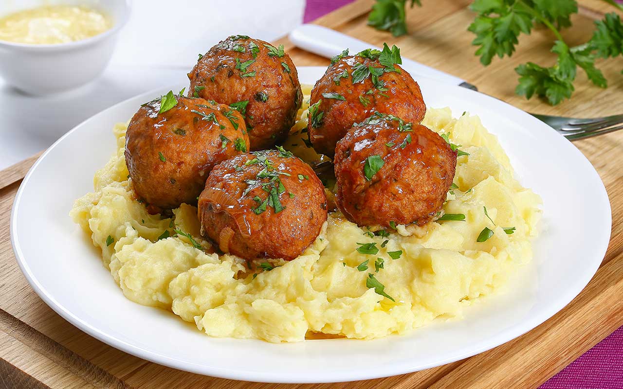 La recette du purée de pommes de terre parfaite et 5 variantes qui la feront passer au niveau supérieur : au four, avec un œuf, avec une texture « nuageuse » et d'autres variantes