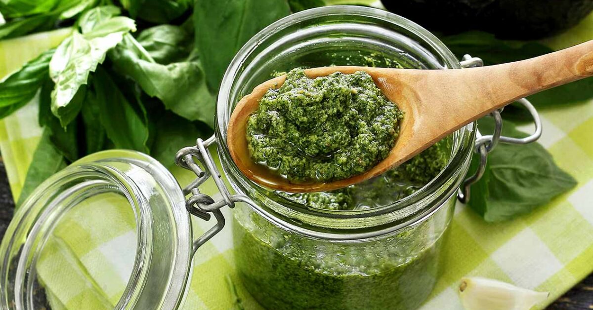 Cinq recettes maison de sauces pour accompagner vos grillades : du chimichurri classique aux combinaisons innovantes