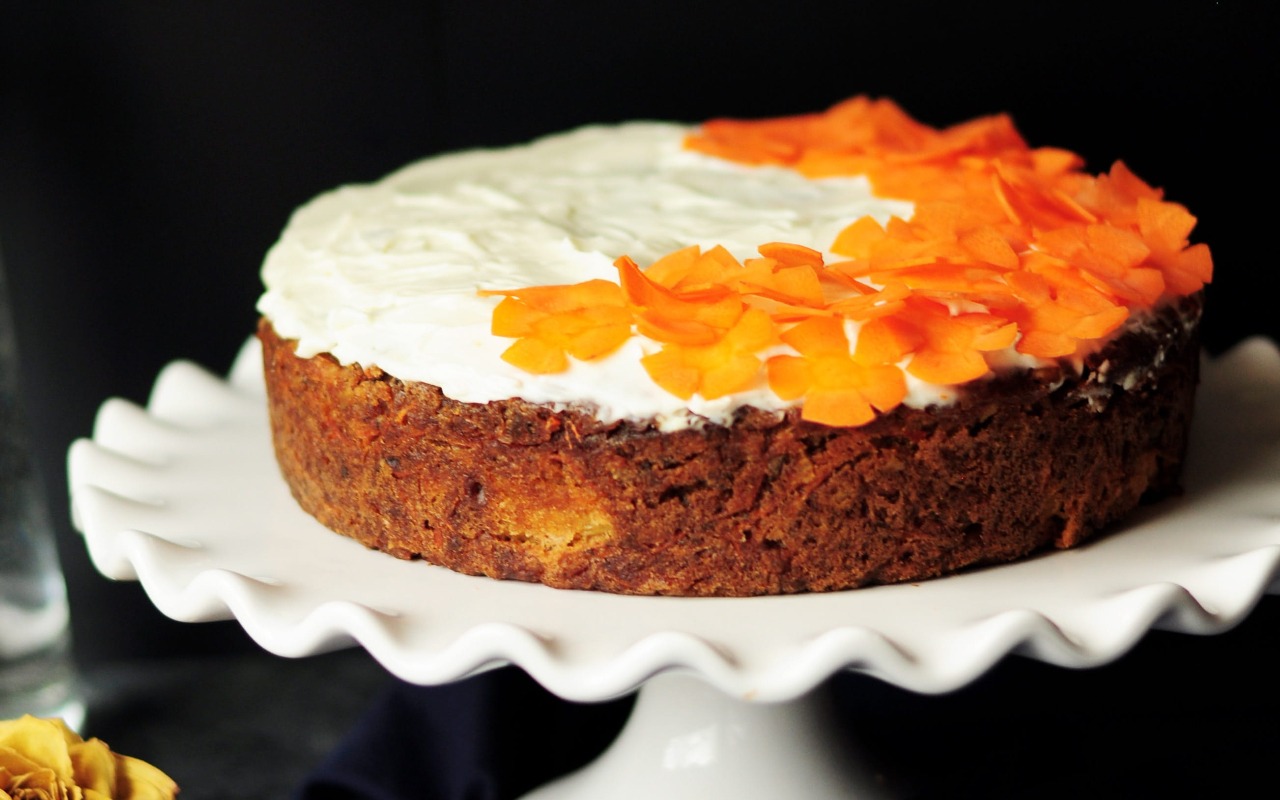 Gâteau aux carottes à teneur réduite en sucre et glaçage au fromage frais