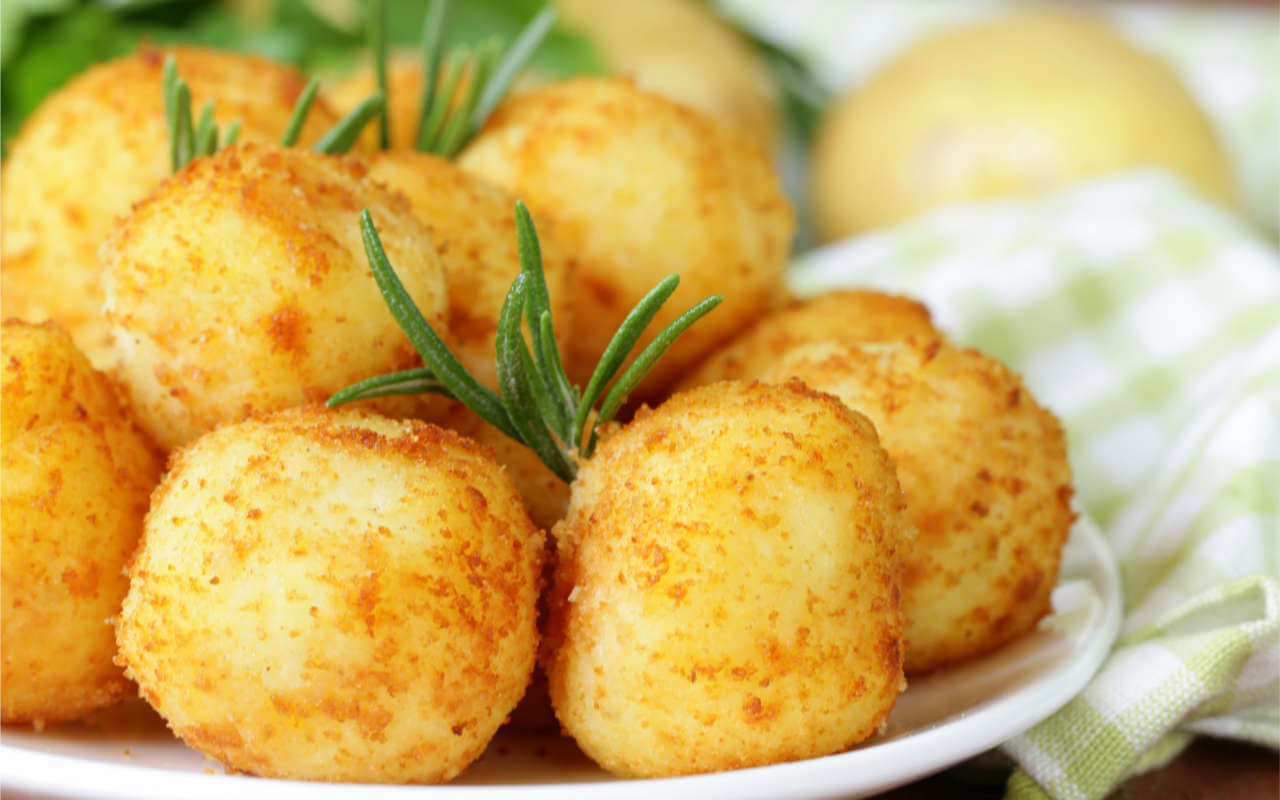 Peu de gens savent comment préparer des croquettes parfaites dans une friteuse à air chaud et les cuire en moins de 15 minutes.