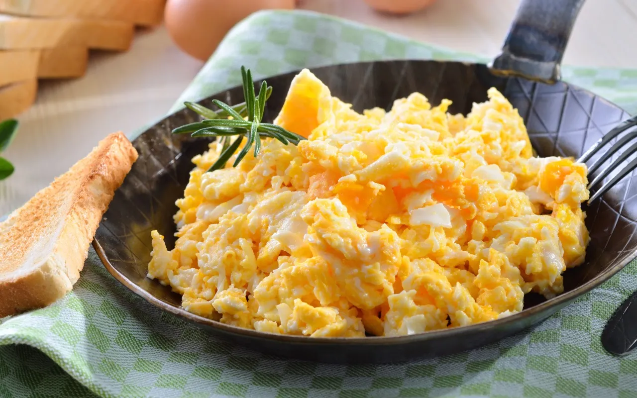 La recette du purée de pommes de terre parfaite et 5 variantes qui la feront passer au niveau supérieur : au four, avec un œuf, avec une texture « nuageuse » et d'autres variantes